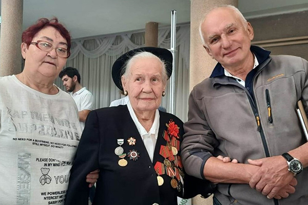 декада пожилых людей